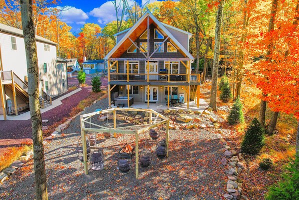 Lake Front House with Hot tub