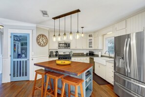 Eat-in kitchen with pantry and island seating