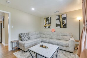 Living Room | Twin Futon | Smart TV | Free WiFi