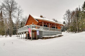 Exterior | Multi-Level Cabin | Bedroom/Full Bathroom on 1st Floor