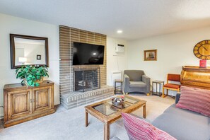 Living Room | Main Level | Smart TV | Electric Heating | Wall A/C Unit