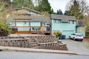 Property Exterior | 3-Story Townhome | Front Garden