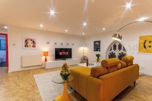 Living room with a Smart TV and Netflix
