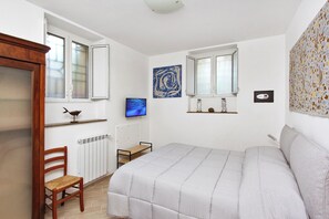 Camera da letto con letto matrimoniale 160x190