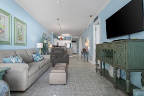Island Royale 403 - Living Area