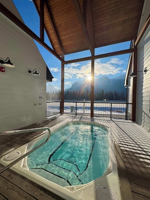 Bain à remous extérieur