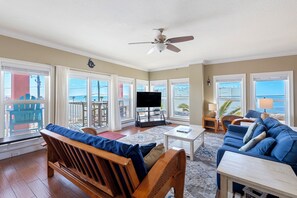 Bright & Stylish Lounge