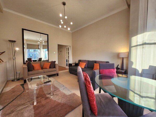 Living Room / Lounge