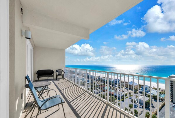 Laketown Wharf 1608 balcony