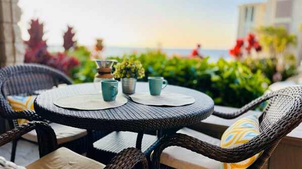 Enjoy a cup of coffee looking the ocean.