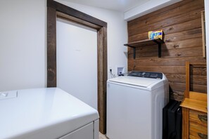 Laundry Room with Washer & Dryer, Extra Pillows and Sheets.