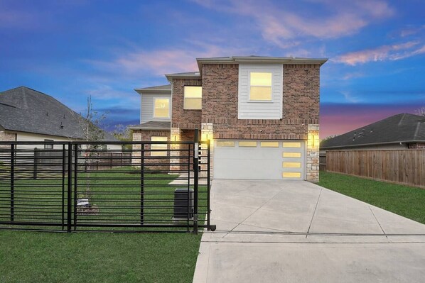 Mount Melanin with Gated Parking, Large Front yard, and Fenced Yard