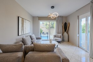 Foothills Tangerine villa, Private pool, Near the beach, Living room area