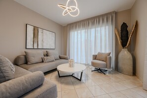 Foothills Tangerine villa, Private pool, Near the beach, Living room area