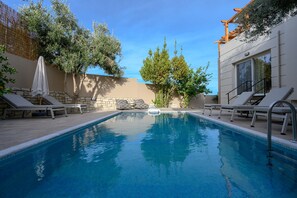 Foothills Tangerine villa, Private pool, Near the beach, Swimming pool area