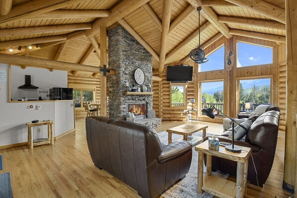 Welcome to The View! True Cabin-style home built to enjoy the beauty of Pike's Peak.