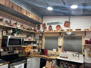 Well equipped kitchen to cook a great meal