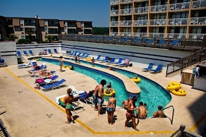
Outdoor lazy river