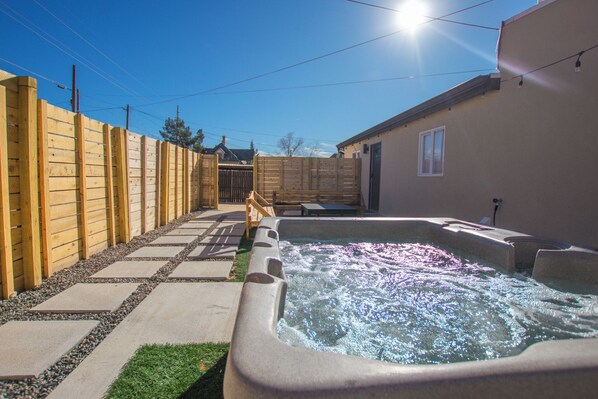 Outdoor spa tub