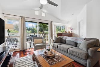 Spacious 3-bedroom condo with swimming pool & jacuzzi in tropical Princeville