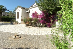 Außenseite Ferienhaus [Sommer]