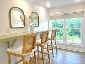 Room 11- Entire top floor lofty studio apartment with kitchenette, full W/D, dishwasher, and fridge. Bath has a glass enclosed shower and a jetted jacuzzi tub
Sleeps 4- Two in a king bed and 2 additionally in a sleeping nook on twins.