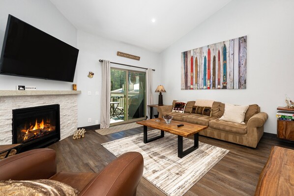 SWP Vasquez Creek #6 living room TV and fireplace