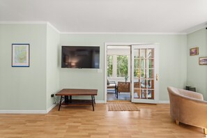 Roku, deck access from living room