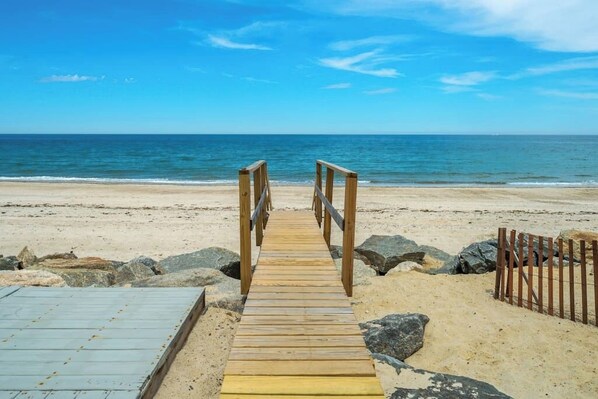 At THE QUARTERDECK you have front row access to coastal bliss.