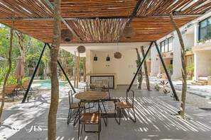 Área y comodidades