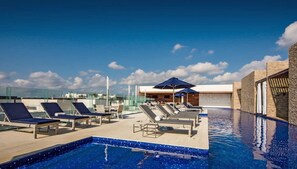 terrace with pool 