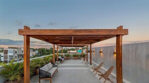 Fachada / Terraza,Piscina