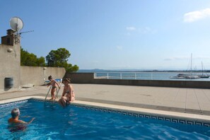 Holiday Home Swimming Pool