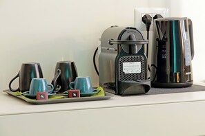 Kaffee und/oder Kaffeemaschine