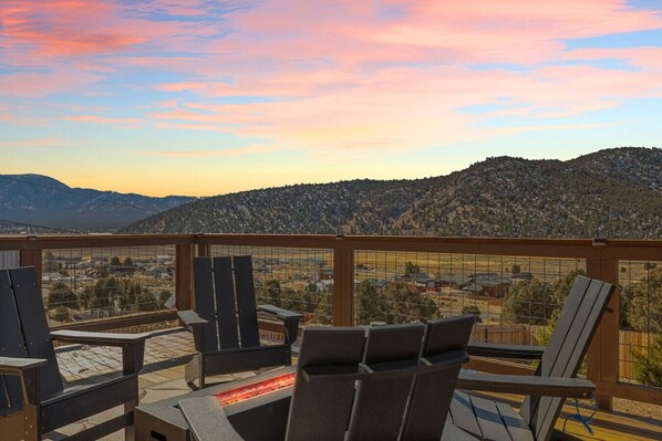 Step out onto your private deck and surround yourself with the splendor of nature as you cozy up by the fire pit.
