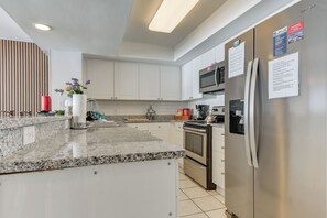 Kitchen | Drip Coffee Pot | Toaster | Blender