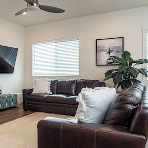 Living room with plenty of seating and free streaming services