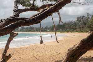2 minute drive to secluded beaches