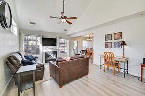 Living Room | 1st Floor | Smart TV | Free WiFi