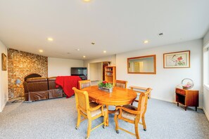 Dining Area | Central A/C & Heating