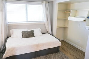 Day bed in prickly pear suite