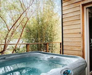 Bain à remous extérieur