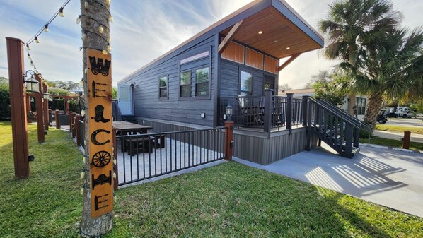 Ardi's Hammock Hideaway at River Ranch!  107 (2564)