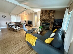 Large Living Room with seating for everyone!