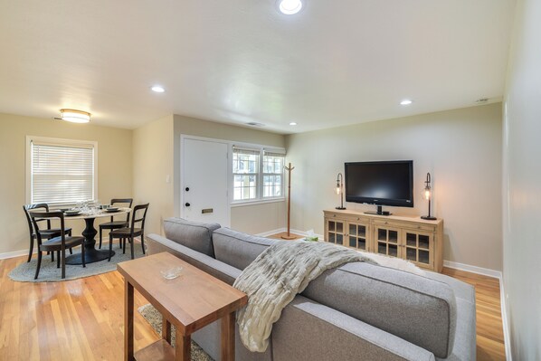 San Jose Vacation Rental | 2BR | 1BA | 2 Steps to Enter | 850 Sq Ft