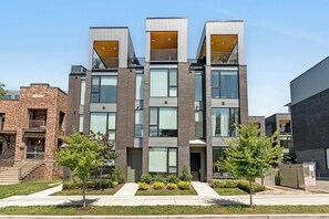 Nestled in the heart of Music Row!