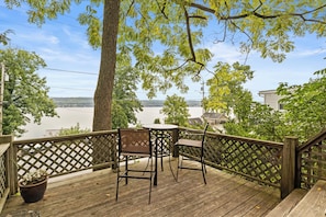 The Tree House - Deck Overlooking Lake - Take in serene lake views from this elevated deck, a peaceful spot to enjoy morning coffee or evening drinks. The private seating area provides an ideal space for relaxation, just steps away from lake access.
