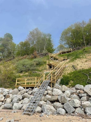 Stairs on the bluff directly from the house to the lake