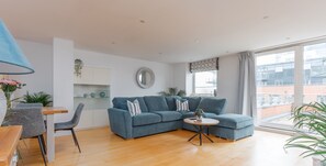This apartment is on the top floor with marina views from the balcony