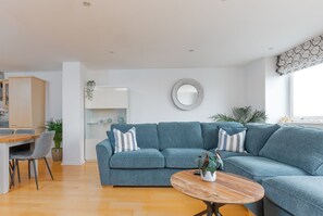 The lounge has a TV with wide range of channels and high speed wi-fi